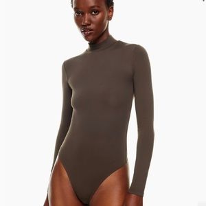 Aritizia Babaton Contour Turtleneck Longsleeve Bodysuit